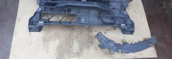 Opel Vivaro Radiator support slam panel 9808290780