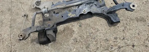 Volvo V40 Engine mount bracket