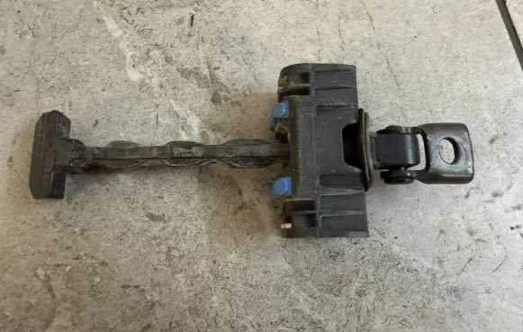 Volkswagen Amarok Rear door check strap stopper