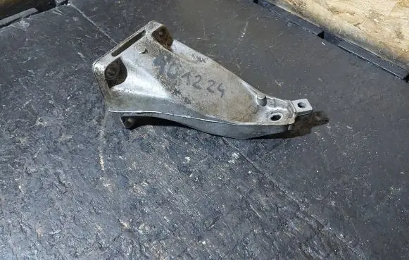 BMW 5 E34 Engine mounting bracket 1133362