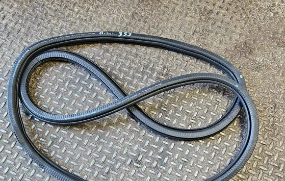 Audi A5 Rear door rubber seal (on body) 8B5833721