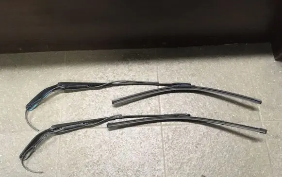 Mercedes-Benz Sprinter W906 Front wiper blade arm 0018205944 9068200644