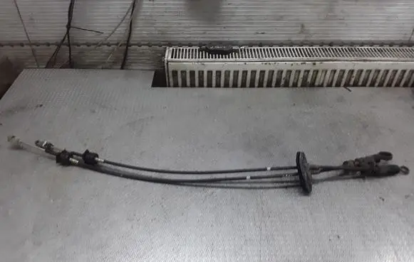 KIA Carens II Gear shift cable linkage