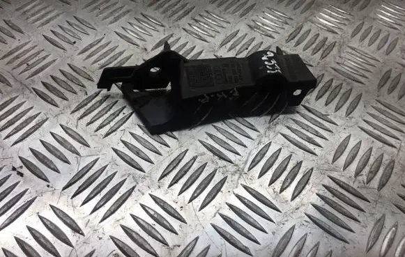 Audi A4 S4 B8 8K Front bumper mounting bracket 8K0807283