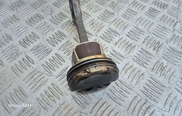 Volkswagen Polo VI Piston with connecting rod UK2 05C 05CA