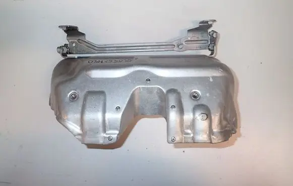 Volkswagen PASSAT CC Exhaust heat shield 03H253035S