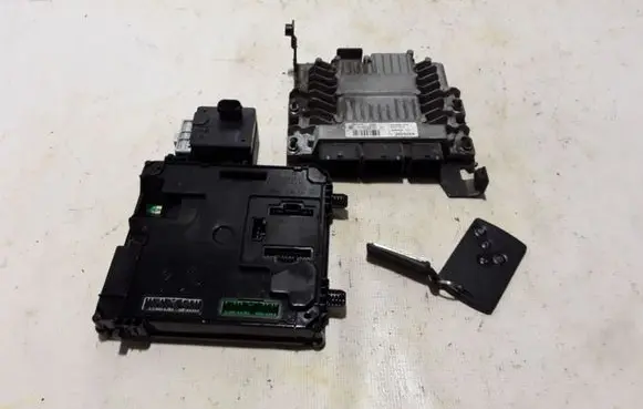 Renault Laguna III Engine ECU kit and lock set 