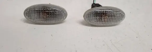 Front fender indicator light