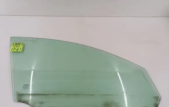 Volvo V50 Front door window glass four-door E243R001106