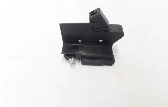 Dacia Sandero Rear door lock 825037563R