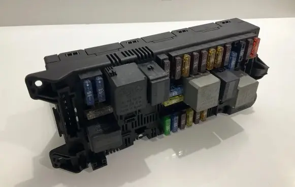 Mercedes-Benz E W211 Fuse module 2115453901 A2115453901