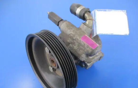 Alfa Romeo 147 Power steering pump 46737907