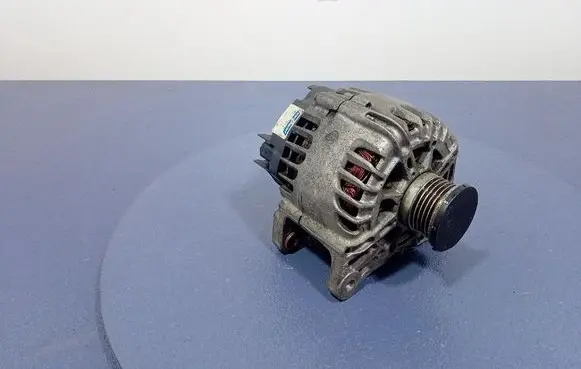 Opel Vivaro Generator/alternator