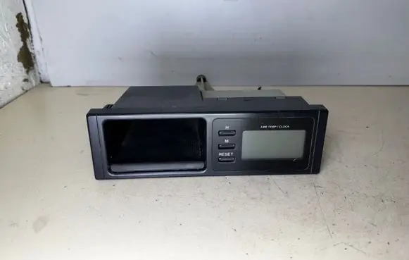 Mazda 323 F Clock 8H10