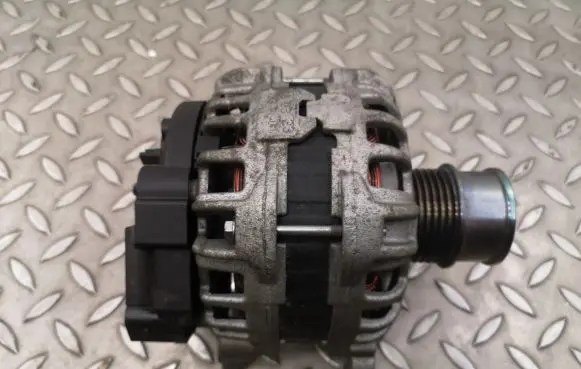 Volkswagen Golf VII Generator/alternator 04E903015A