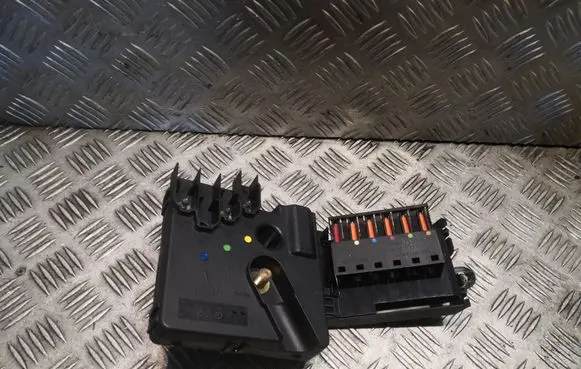 Mercedes-Benz E W211 Fuse box set 2119820402 A2119820402