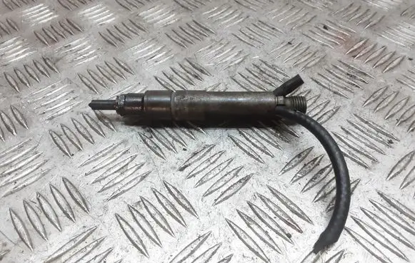 Audi A6 S6 C4 4A Fuel injector 028130201G