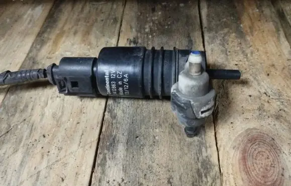 Honda CR-V Windscreen/windshield washer pump 3412863