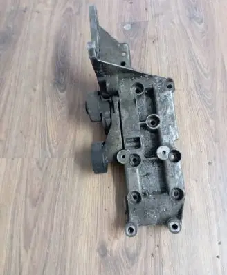 Volvo V70 Engine mounting bracket 8642196
