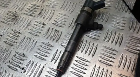Opel Zafira B Fuel injector 9986181