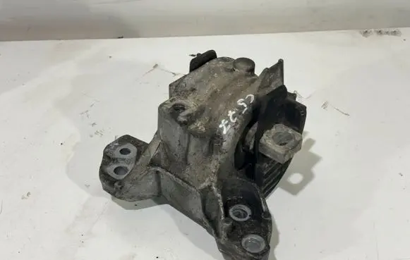 Citroen C5 Engine mount bracket