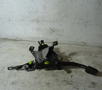 Volvo V40 Accelerator throttle pedal 31381272