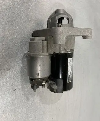 Peugeot 5008 Starter motor 9674077280