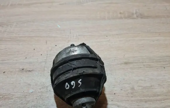 Volvo S60 Engine mount bracket