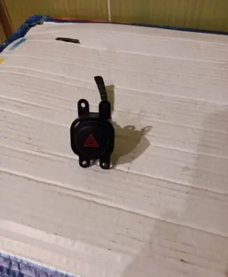 Nissan Navara D40 Hazard light switch 06019