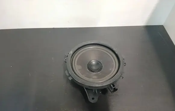 Volvo XC90 Front door speaker 8633109 D7W43