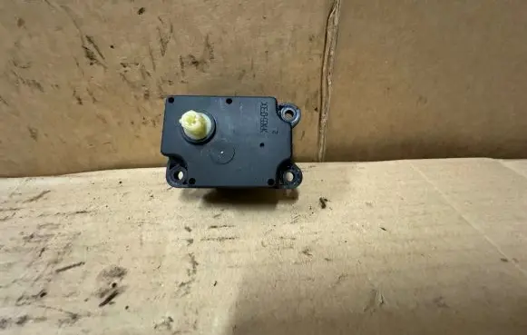 Volvo S80 Air flap motor/actuator PL1607526 19E616 110215
