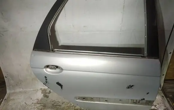 Renault Scenic I Rear door pilkos
