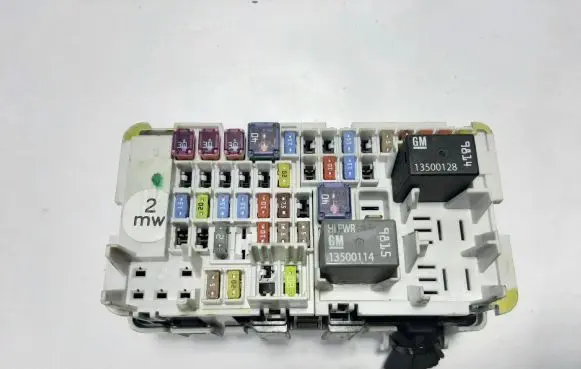 Opel Insignia B Fuse module 33172518 13500114