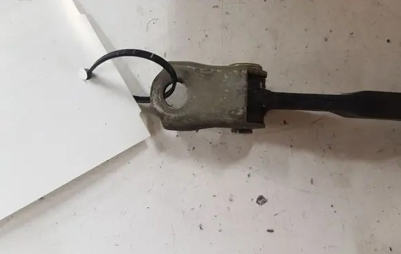 Nissan Almera N16 Front door check strap stopper
