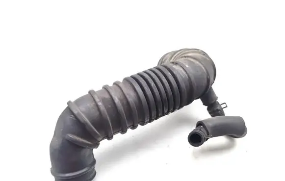 Mitsubishi Pajero Air intake hose/pipe