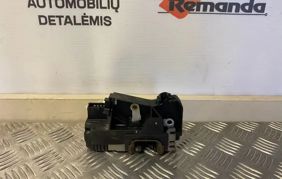 Opel Vivaro Rear door lock 91166224 8200008469