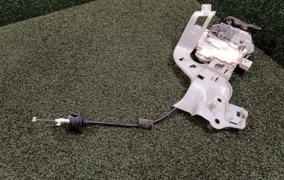 Porsche Cayenne (92A) Rear door lock 8K0839015