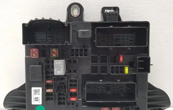 Opel Insignia A Fuse module 13277318 544949969
