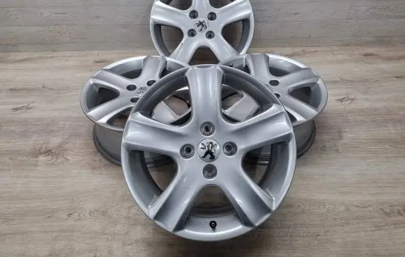 R16 alloy rim