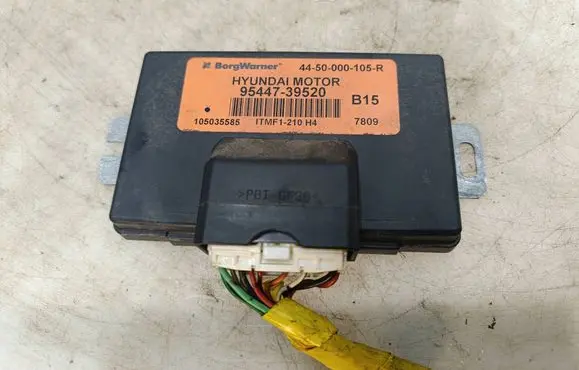 Hyundai Santa Fe Transfer box differential control unit 9544739520 4450000105 105035585
