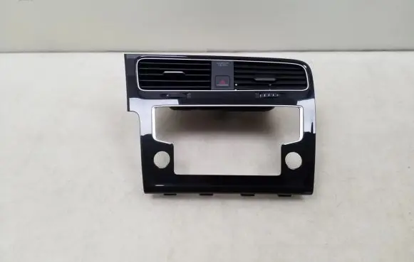 Volkswagen Golf VII Dash center air vent grill 5G1815736