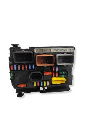 Peugeot 207 Fuse module 9667199680