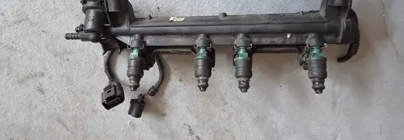 Volkswagen New Beetle Fuel injector 037906031AL 06A133317A