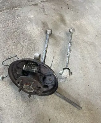 Toyota Avensis T220 Rear wheel hub spindle/knuckle 
