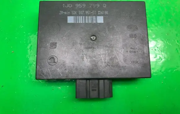 Volkswagen Golf IV BSM Control unit 1J0959799Q 5DK00795150