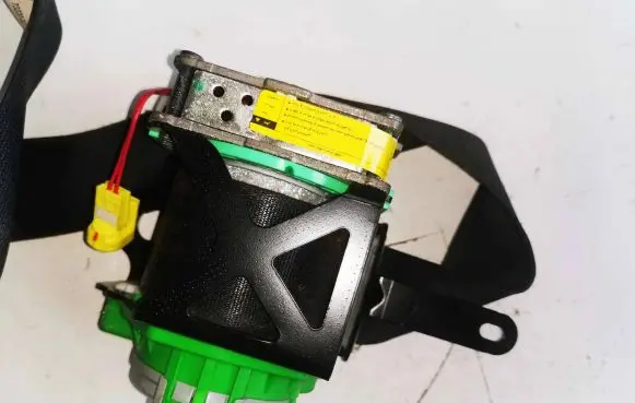 Toyota Auris 150 Front seatbelt 045555