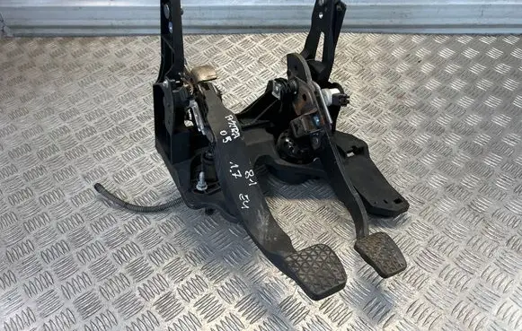Opel Astra J Pedal assembly 10057