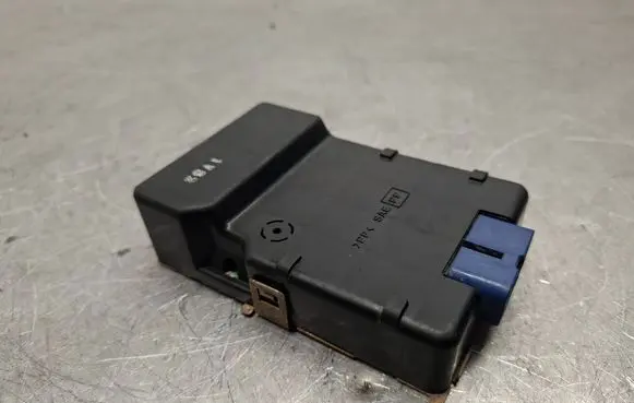 Toyota Hilux (N80, N90, N100, N110) Comfort/convenience module 6194310050