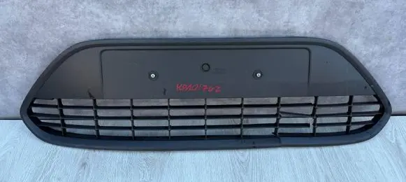 Ford Focus Front bumper lower grill 8M51-17B968A