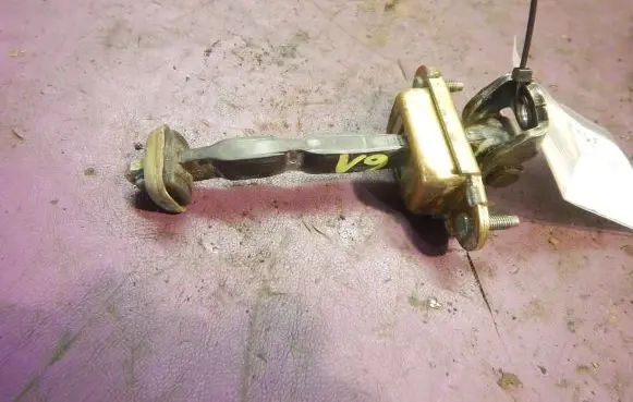 Ford Mondeo MK IV Front door check strap stopper